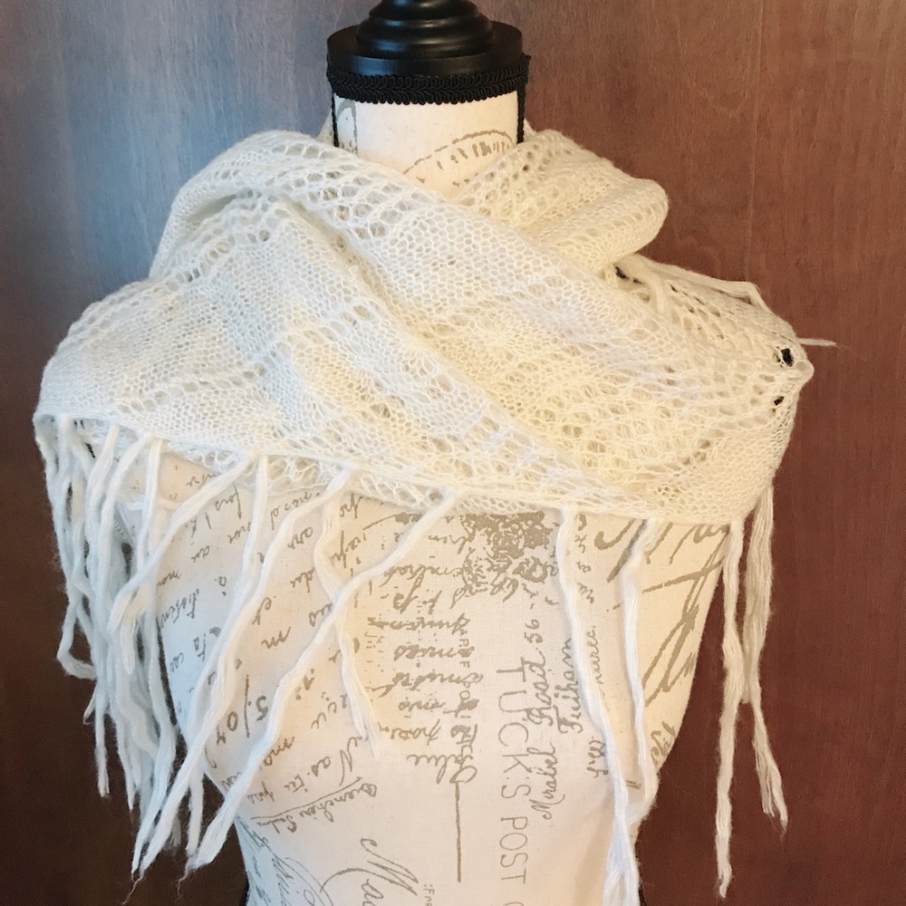Lightweight shawl